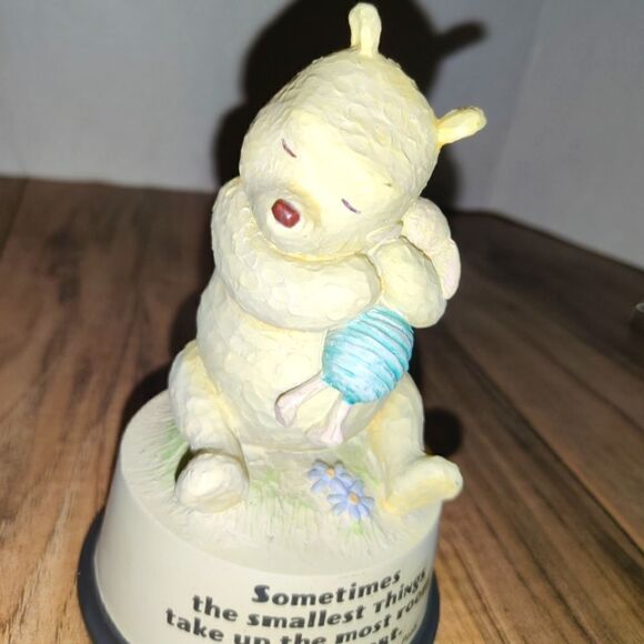 HALLMARK DISNEY WINNIE THE POOH&PIGLET FIGURINE 'SOMETIMES THE SMALLEST THINGS' - Picture 5 of 9